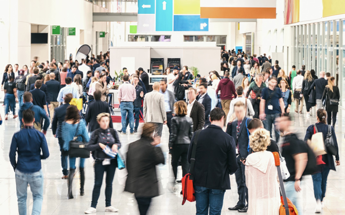 visteurs et exposants au stand